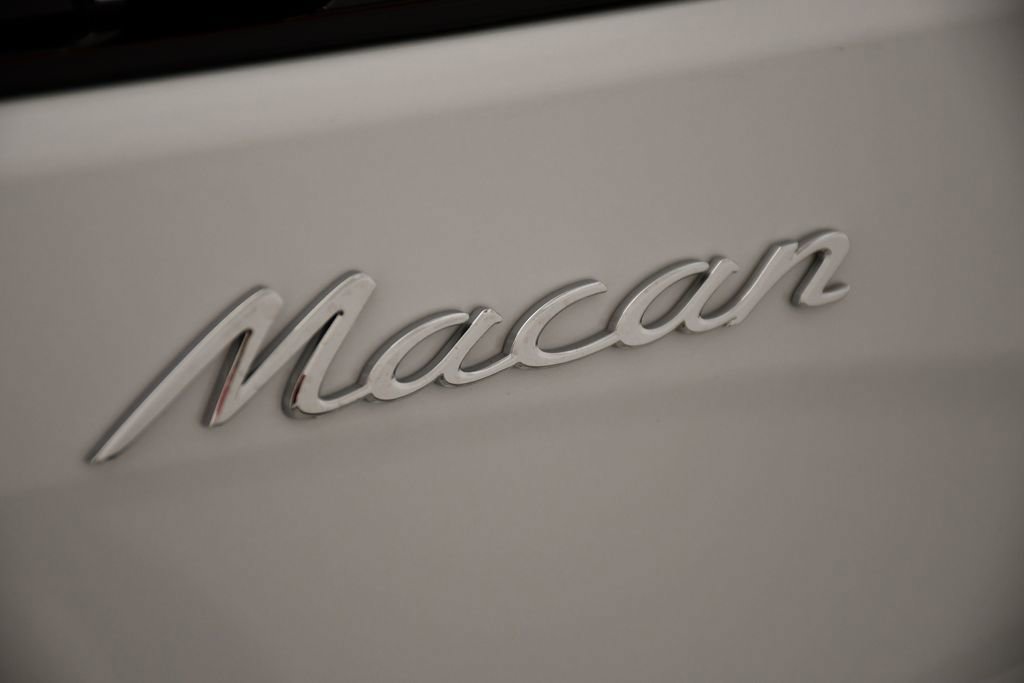 Certified 2025 Porsche Macan Turbo image 11