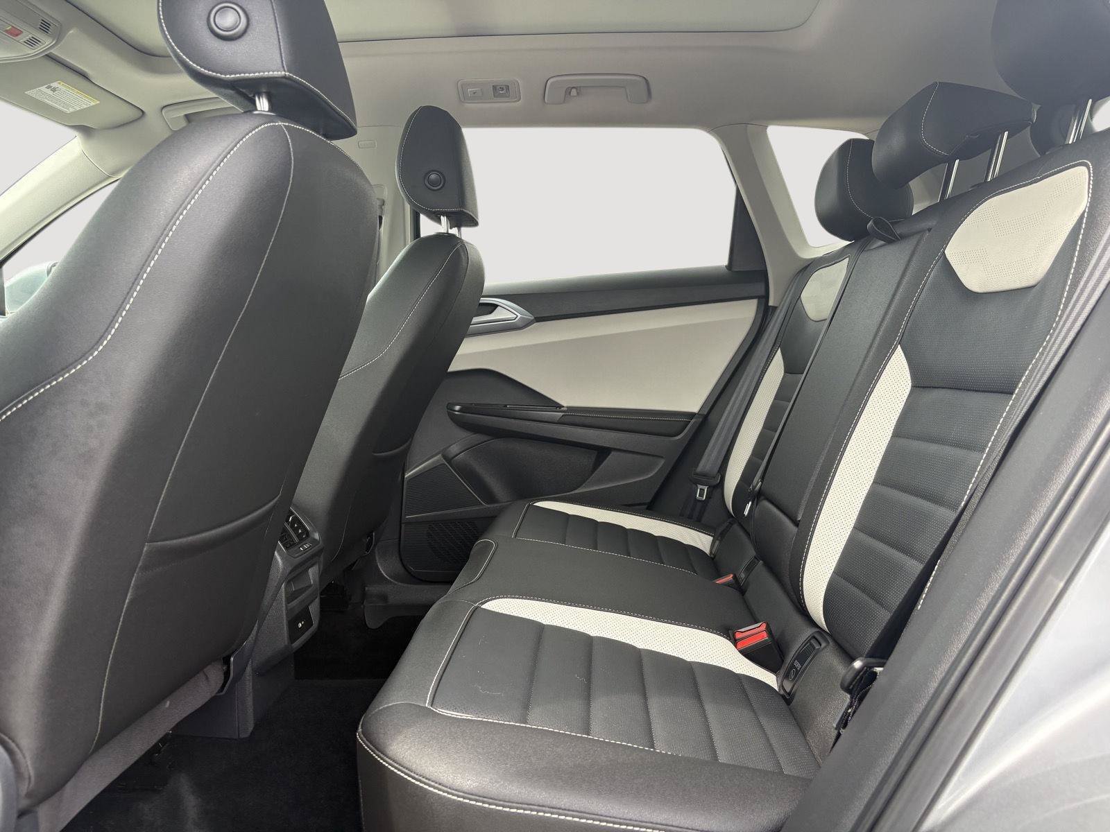 Certified 2025 Volkswagen Taos SEL AWD/4WD image 7