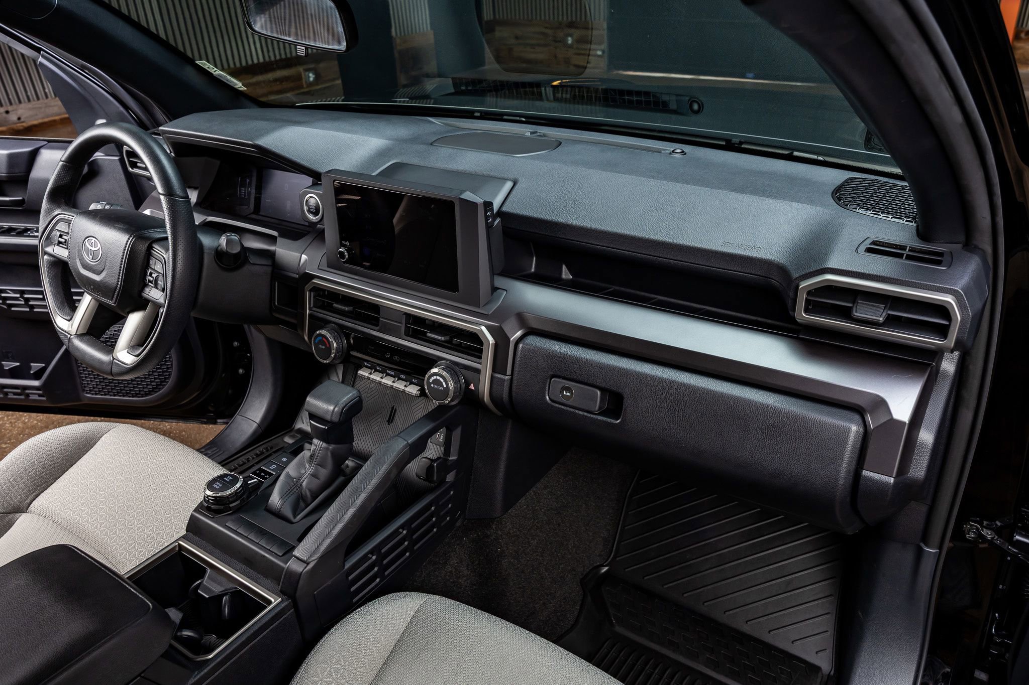 Used 2025 Toyota 4Runner SR5 AWD/4WD image 14