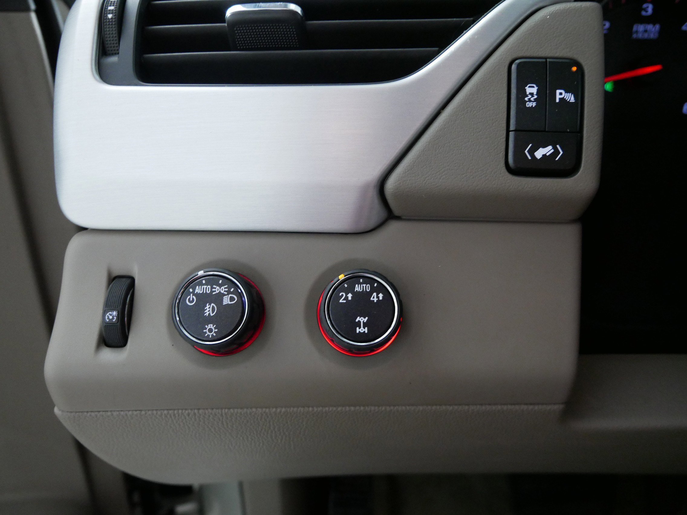 Used 2015 GMC Yukon XL SLE w/ Convenience Package AWD/4WD image 26