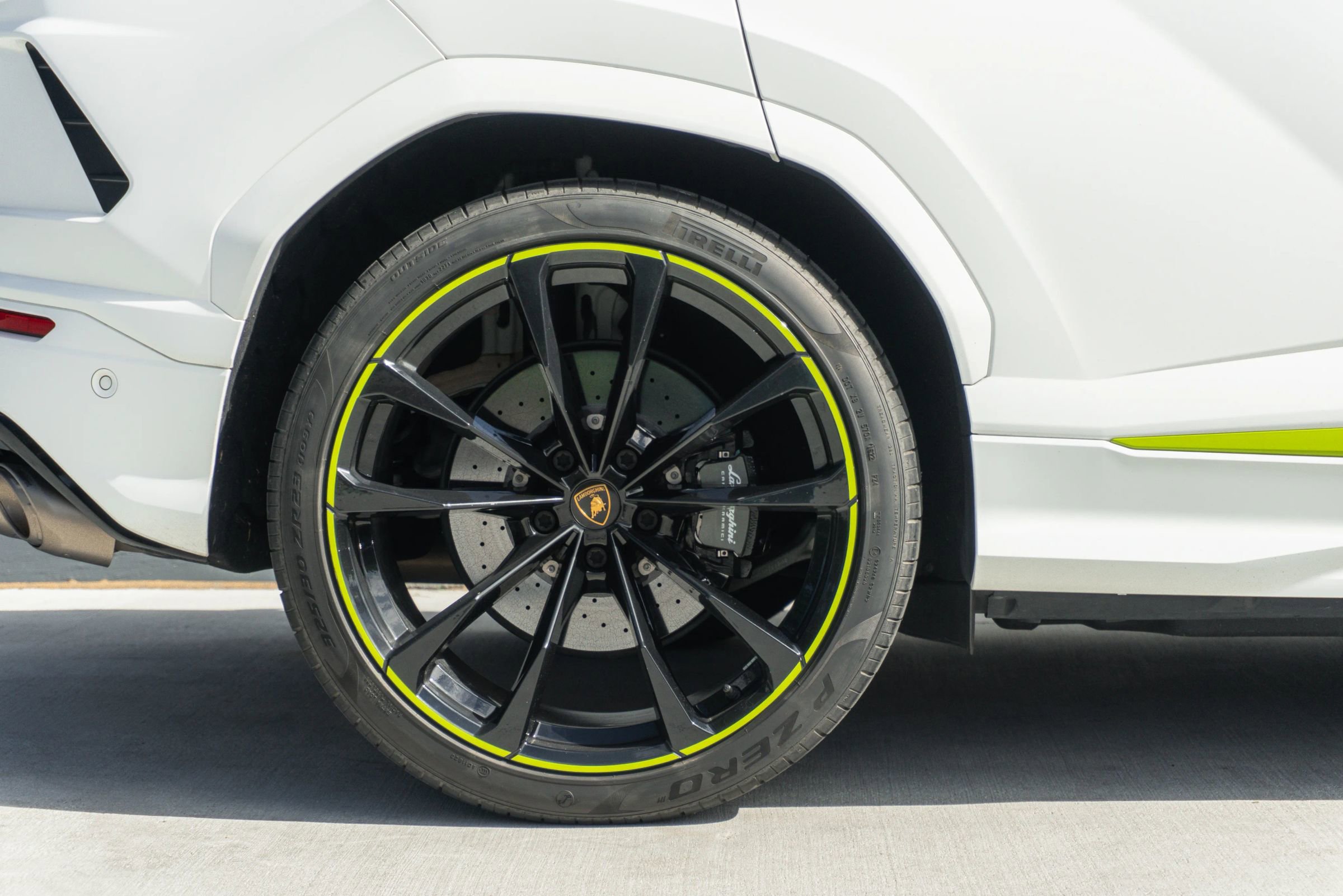 Used 2022 Lamborghini Urus image 35