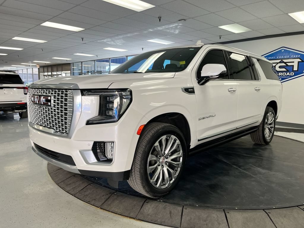 Used 2021 GMC Yukon XL Denali w/ Denali Ultimate Package AWD/4WD image 4