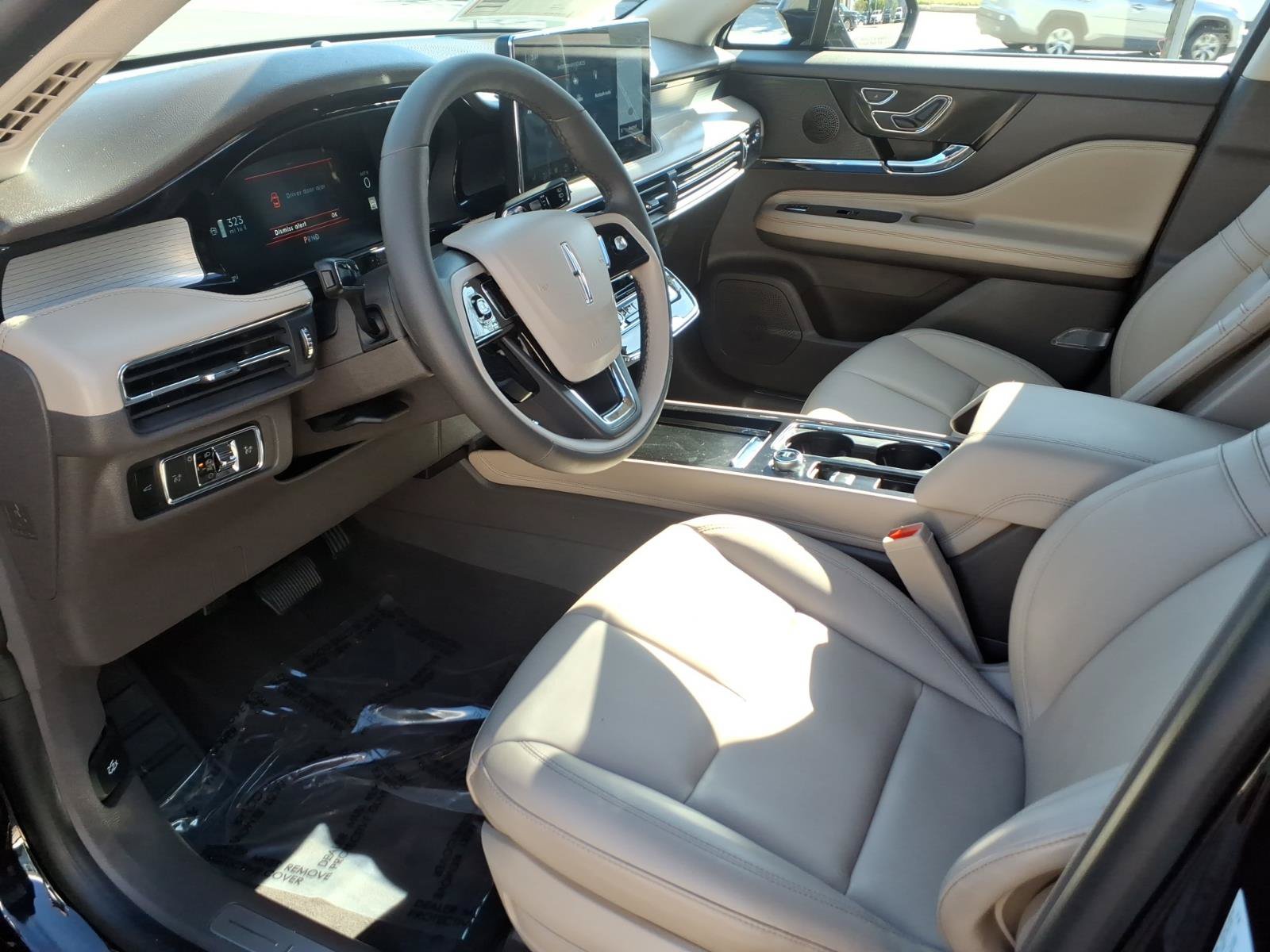 Certified 2024 Lincoln Corsair AWD image 11