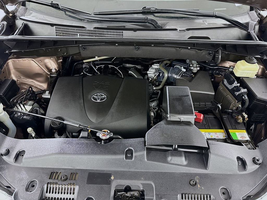 Used 2018 Toyota Highlander Plus FWD image 29