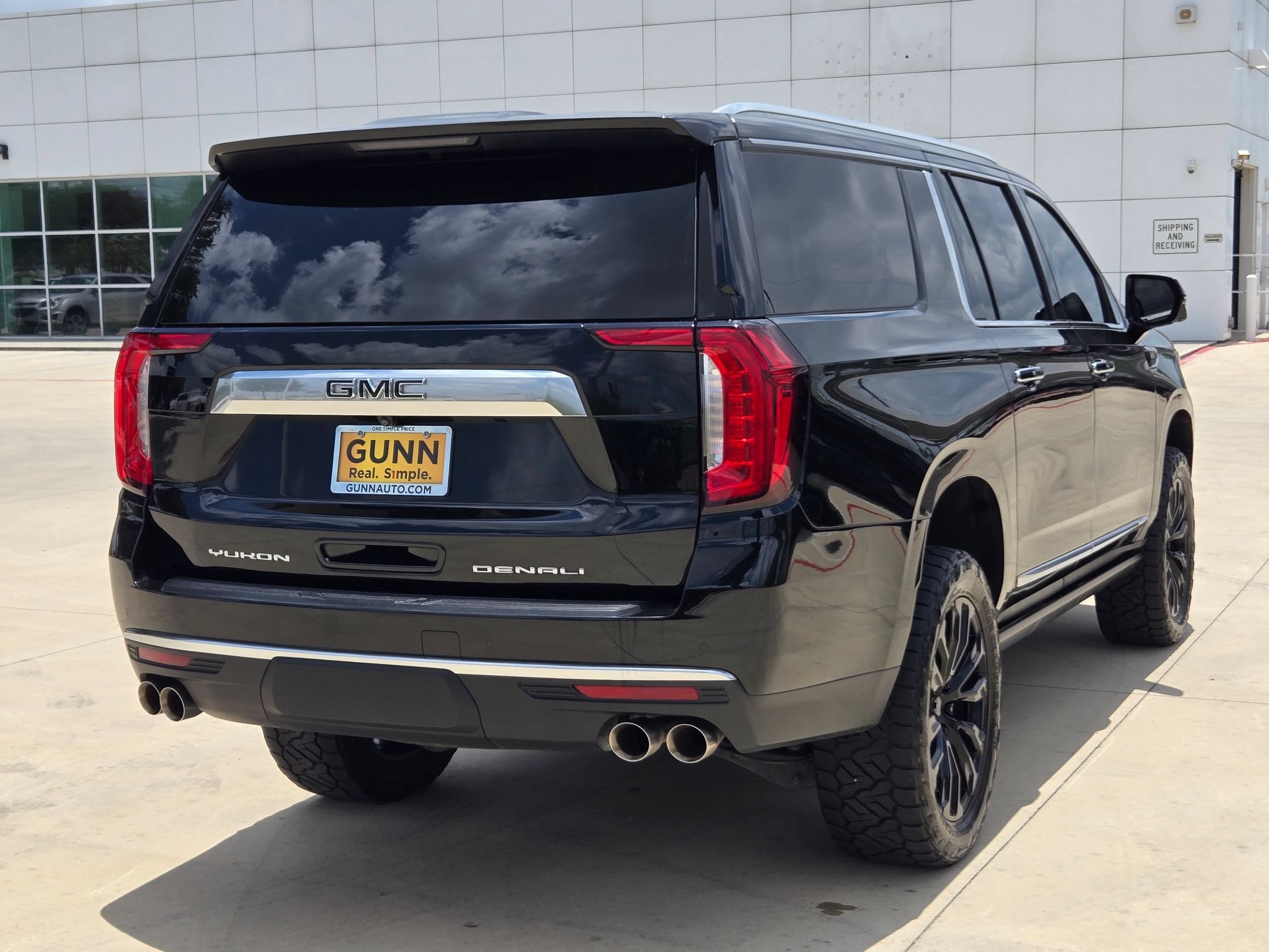 Used 2023 GMC Yukon XL Denali AWD/4WD image 7