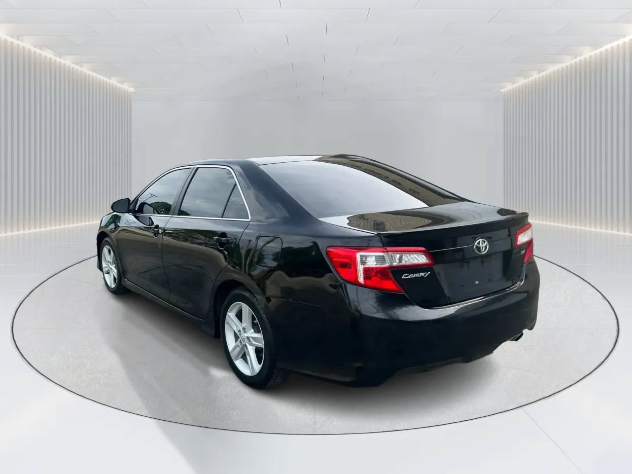 Used 2012 Toyota Camry SE FWD image 7