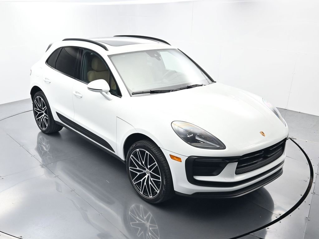 Certified 2025 Porsche Macan AWD/4WD image 44