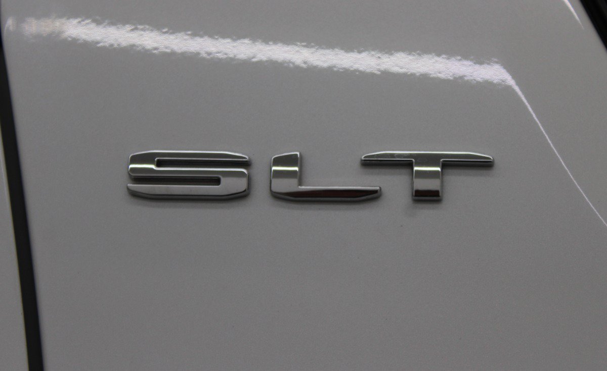 Used 2022 GMC Acadia SLT w/ LPO, Floor Liner Package FWD image 37