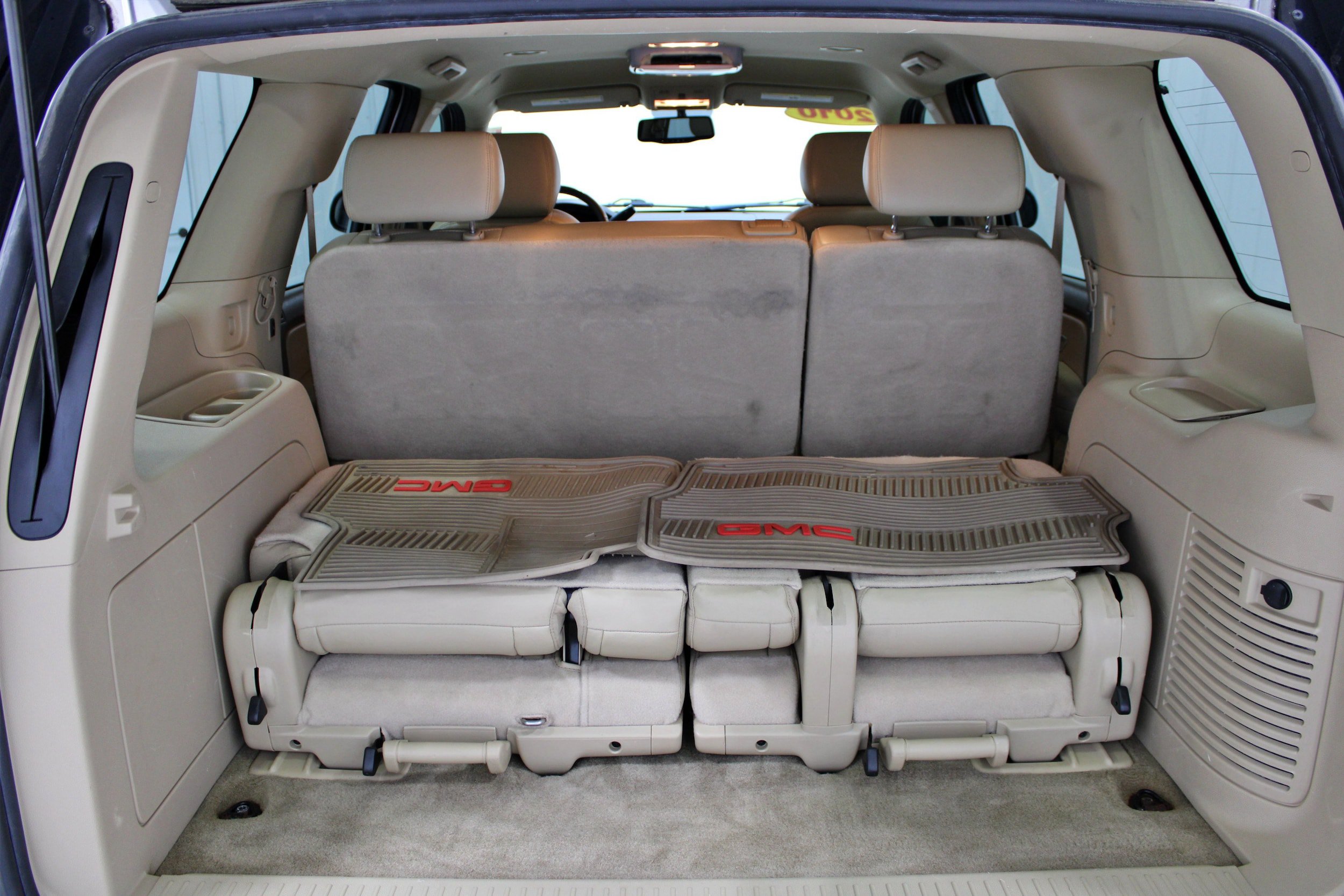 Used 2010 GMC Yukon SLT w/ SLT-2 Equipment Package AWD/4WD image 27
