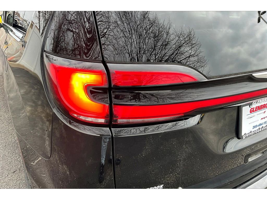 Used 2023 Chrysler Pacifica Limited image 34
