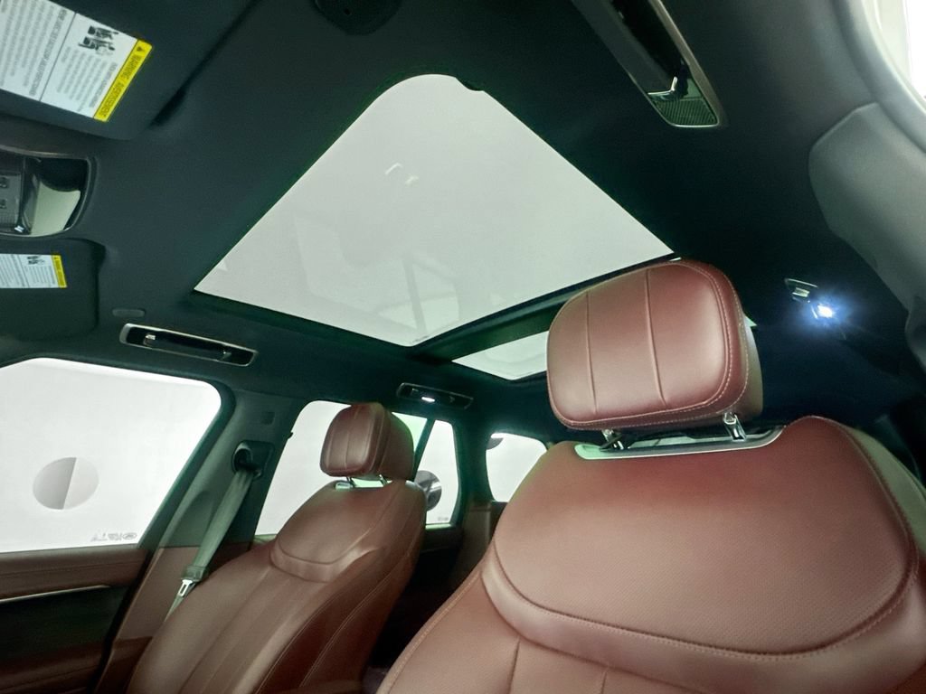 Certified 2025 Land Rover Range Rover SE AWD/4WD image 20