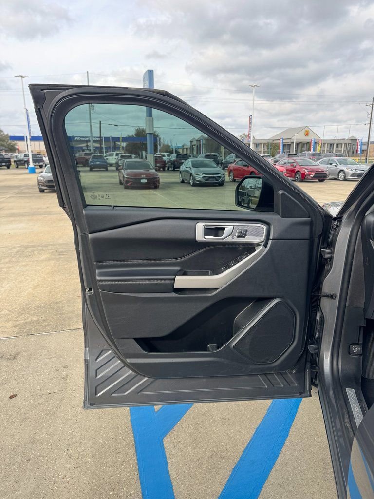 Used 2022 Ford Explorer Limited w/ Equipment Group 301A image 8
