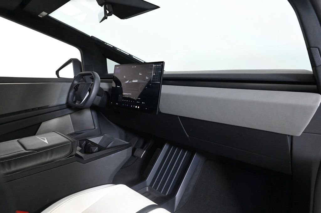 Used 2024 Tesla Cybertruck AWD Crew Cab image 13