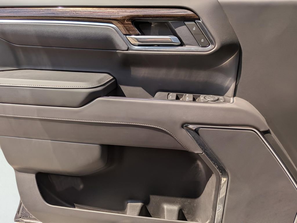 New 2025 GMC Sierra 1500 Elevation image 12