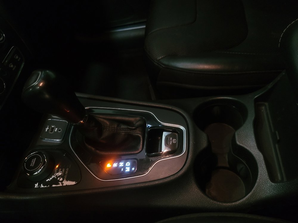 Used 2020 Jeep Cherokee Limited image 26