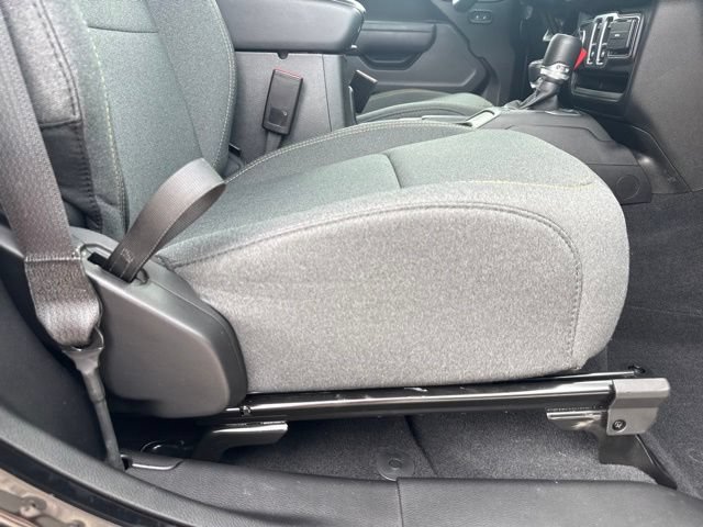 Used 2025 Jeep Wrangler Sport AWD/4WD image 15