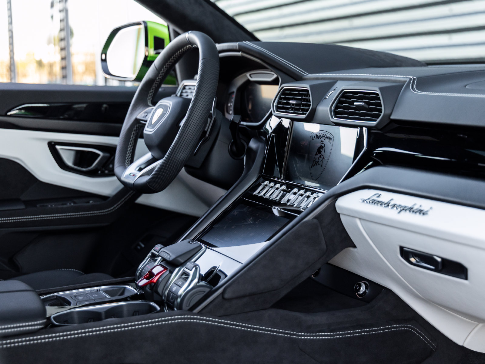 Used 2024 Lamborghini Urus S AWD/4WD image 46