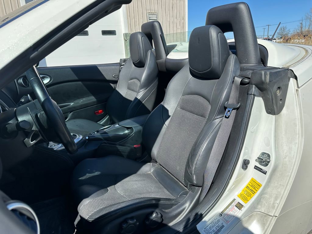 Used 2018 Nissan 370Z Touring Sport RWD image 20