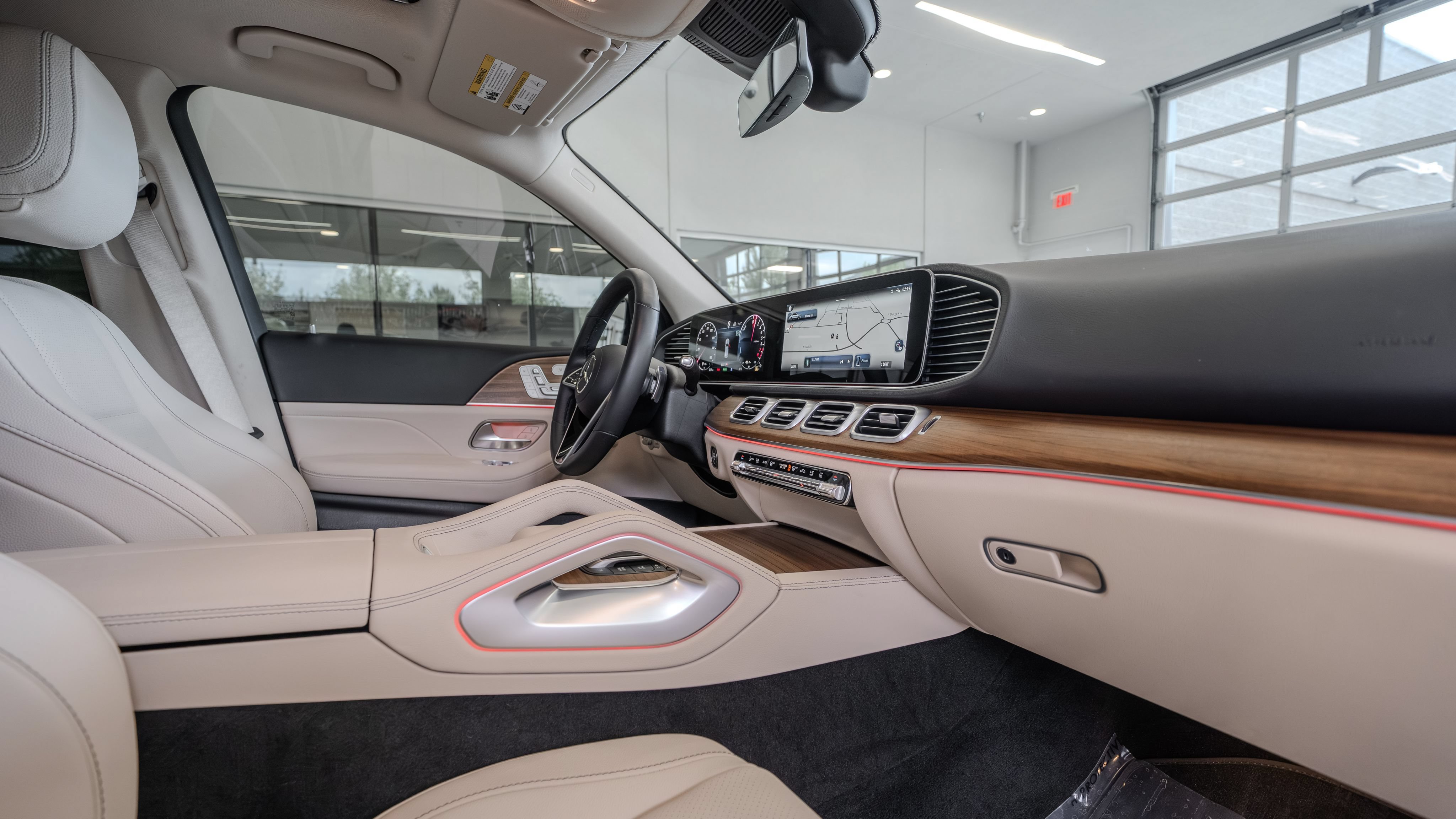 Certified 2025 Mercedes-Benz GLE 450e 4MATIC w/ Driver Assistance Package image 16