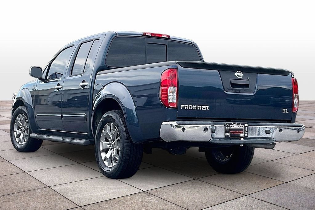 Used 2019 Nissan Frontier SL RWD image 2