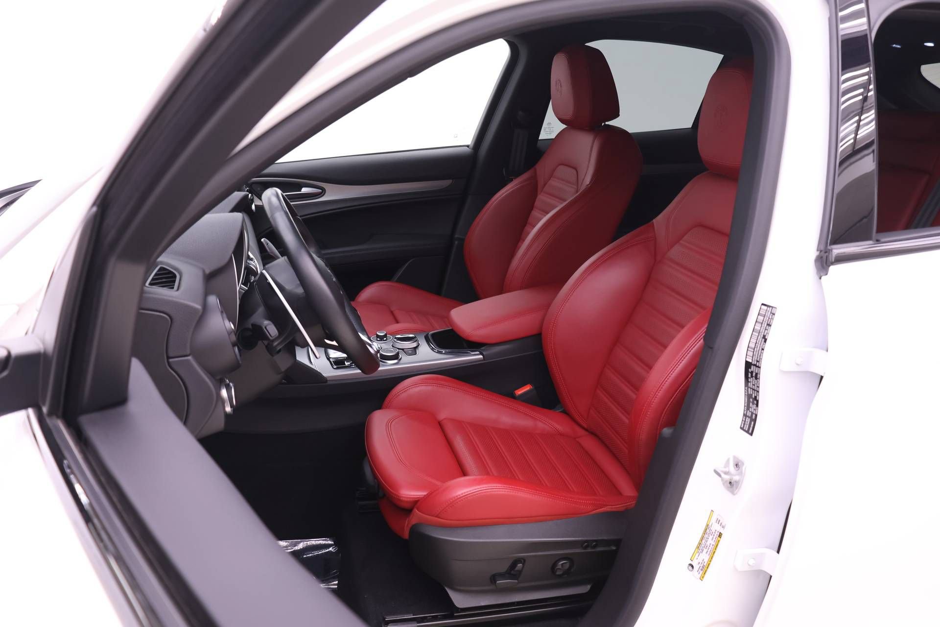 Certified 2024 Alfa Romeo Stelvio Veloce AWD/4WD image 7