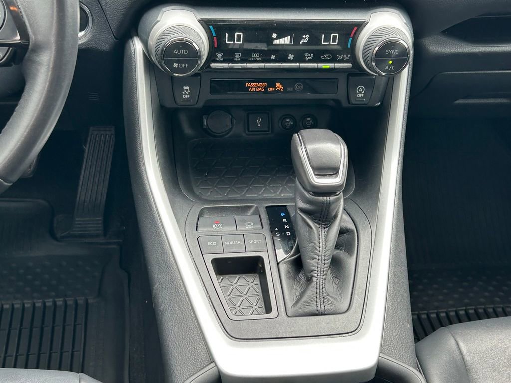 Used 2020 Toyota RAV4 XLE Premium FWD image 21