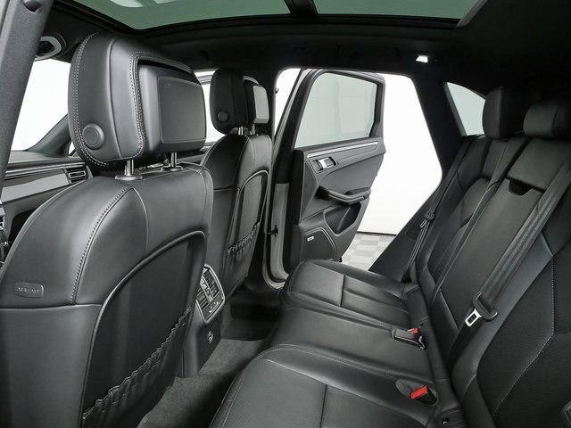 New 2026 Porsche Macan image 22