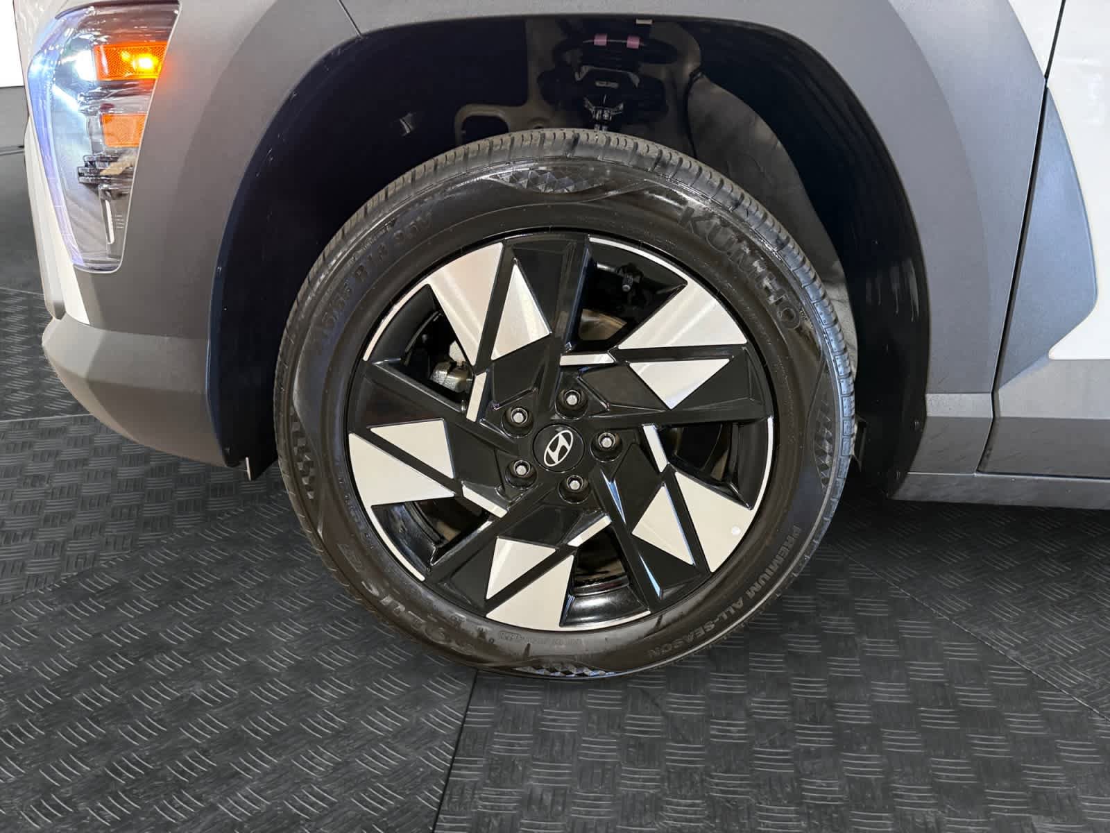 Used 2025 Hyundai Kona SEL AWD/4WD image 15