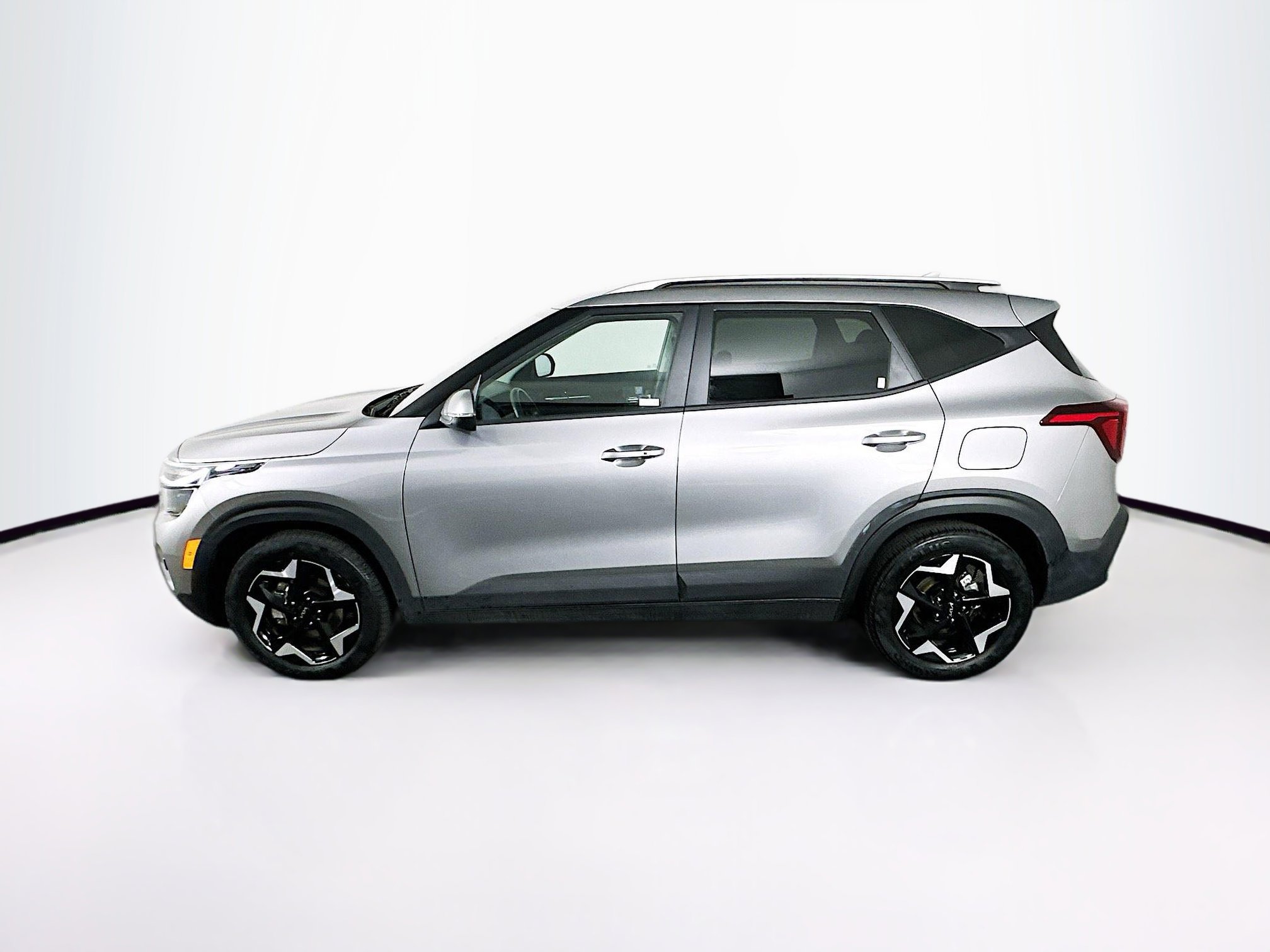 Used 2025 Kia Seltos S image 4