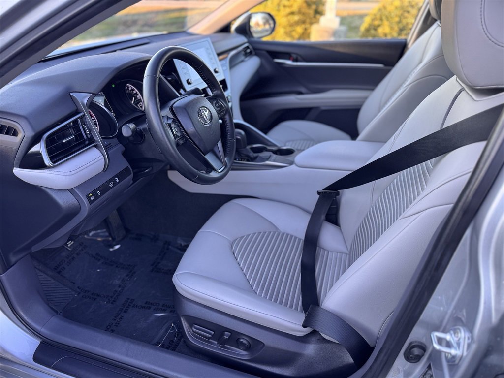 Used 2022 Toyota Camry SE image 11