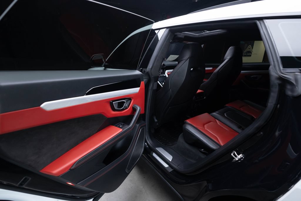 Used 2022 Lamborghini Urus AWD/4WD image 50