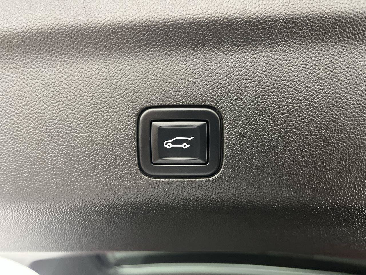 Certified 2022 GMC Yukon AT4 w/ Technology Package AWD/4WD image 37