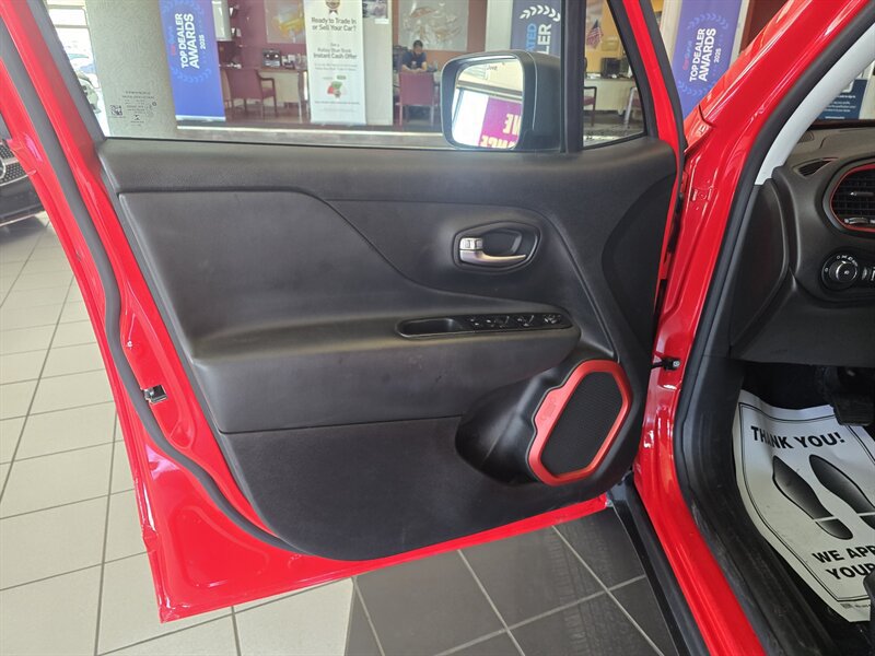 Used 2020 Jeep Renegade Trailhawk w/ Cold Weather Group AWD/4WD image 7