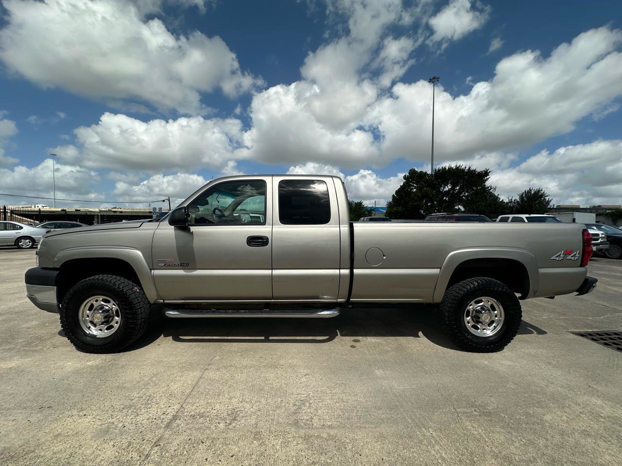 Used 2003 Chevrolet Silverado 2500 LS w/ Skid Plate Package AWD/4WD image 2