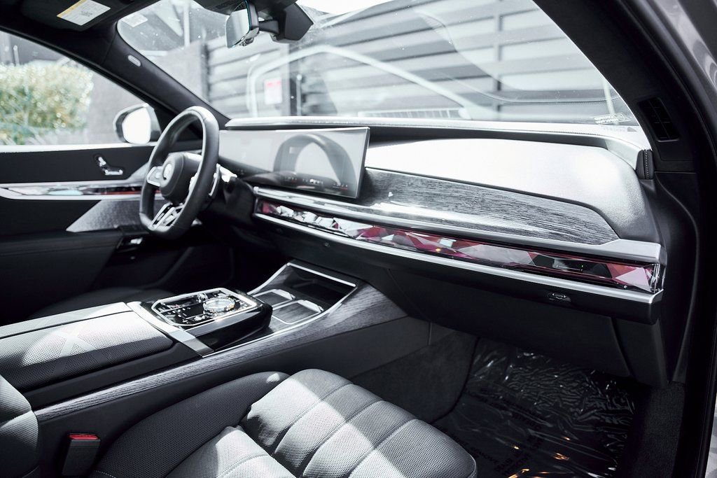 Used 2024 BMW 760i xDrive image 40