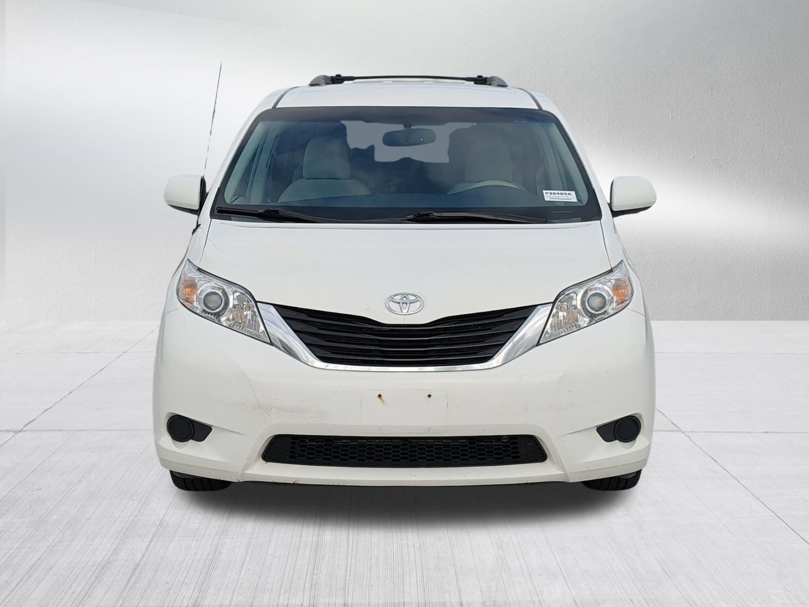 Used 2013 Toyota Sienna LE w/ Towing Pkg AWD/4WD image 2