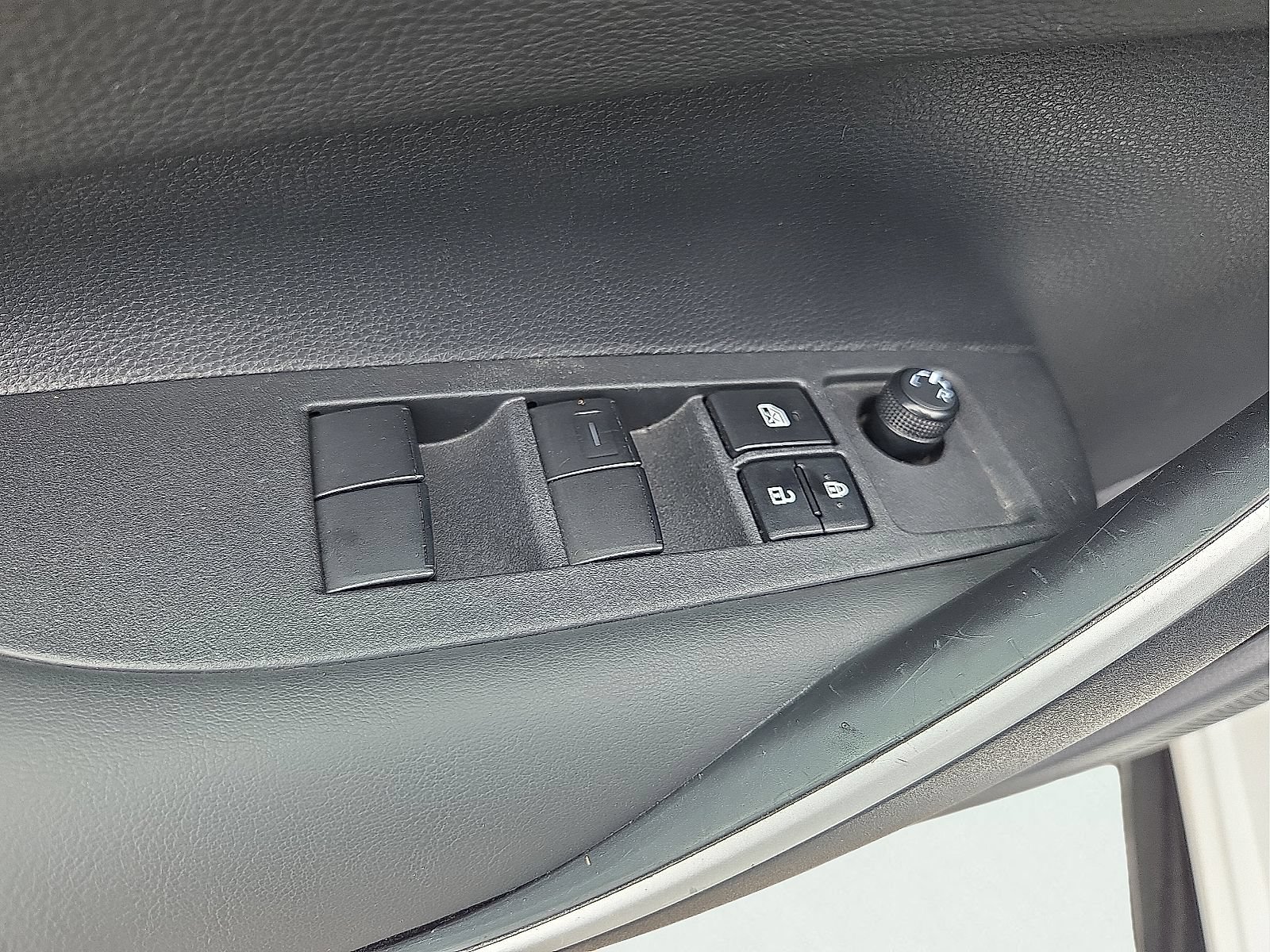 Used 2025 Toyota Corolla SE FWD image 15