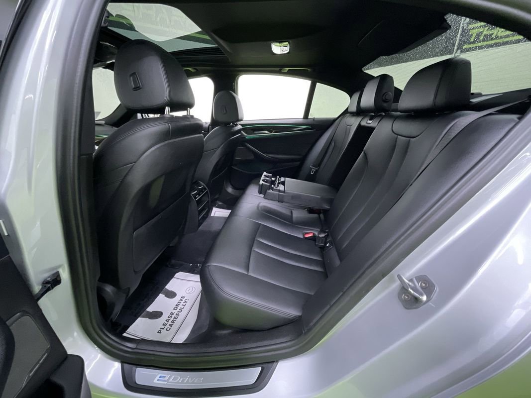 Used 2019 BMW 530e xDrive w/ Convenience Package image 28