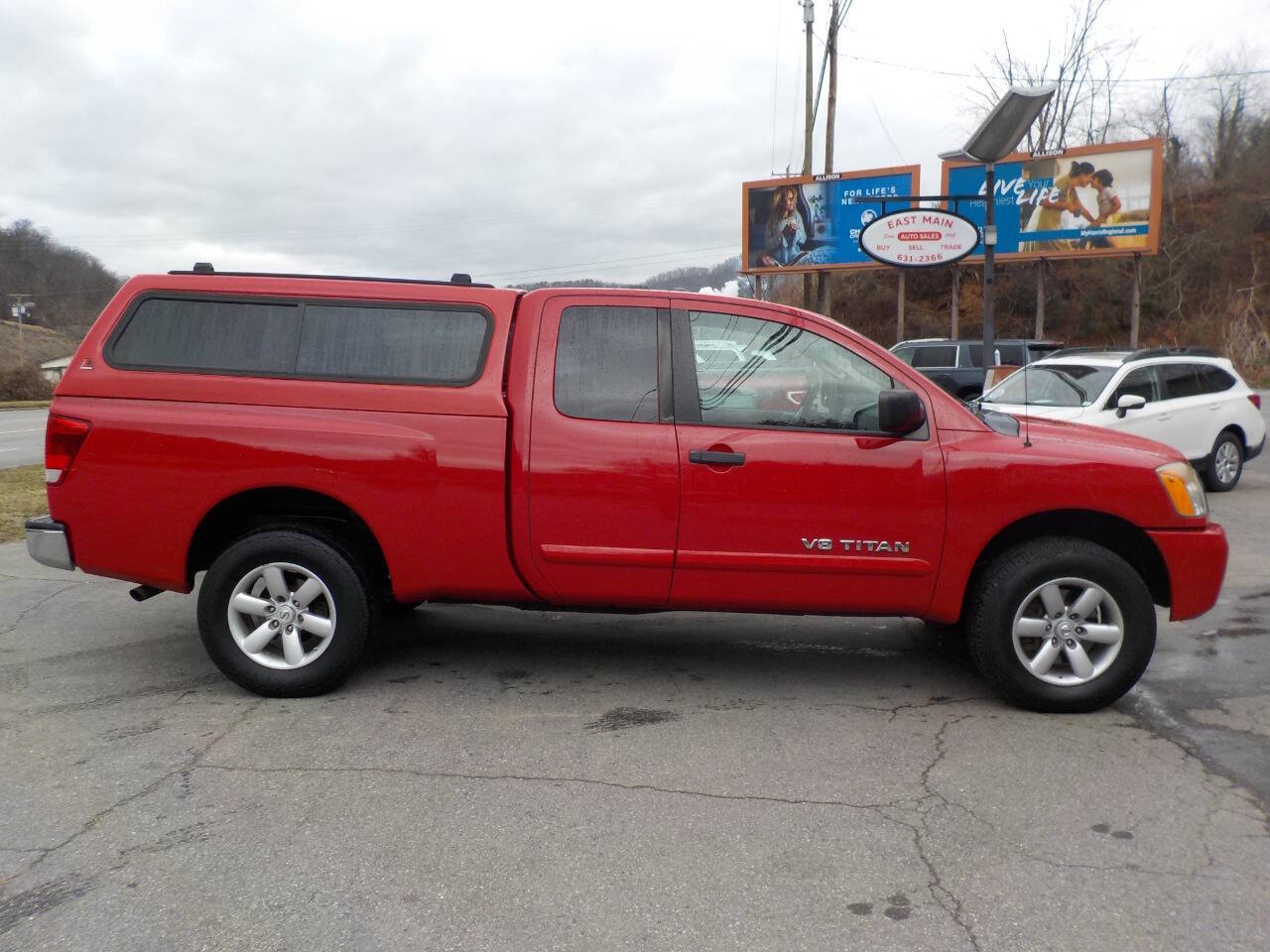 Used 2012 Nissan Titan SV w/ SV Value Truck Pkg AWD/4WD image 4