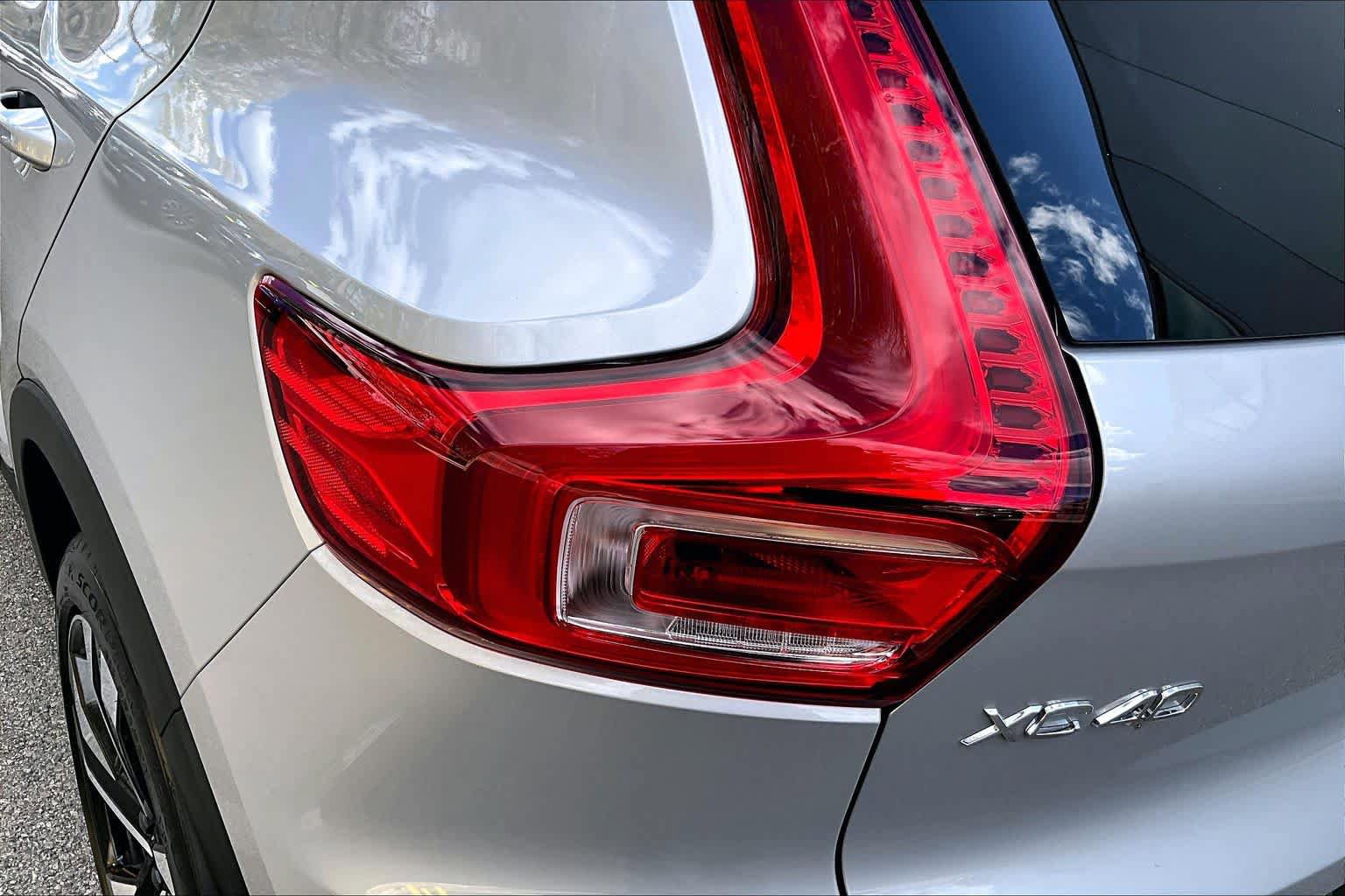 Used 2025 Volvo XC40 B5 Plus AWD/4WD image 27