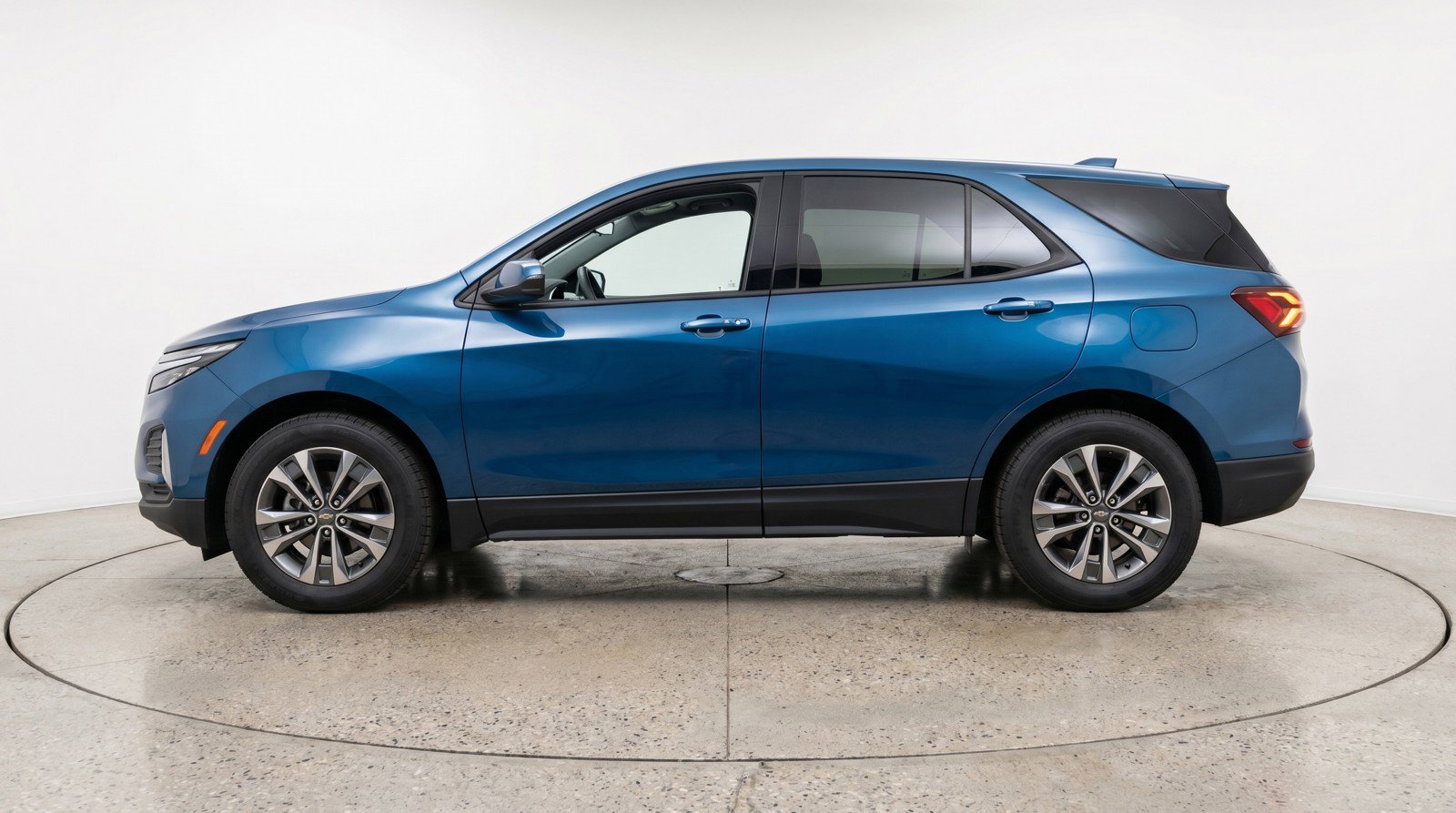 Used 2025 Chevrolet Equinox LT FWD image 5