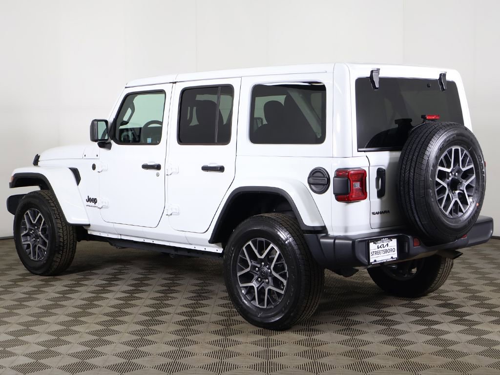 Used 2025 Jeep Wrangler Unlimited Sahara AWD/4WD image 8