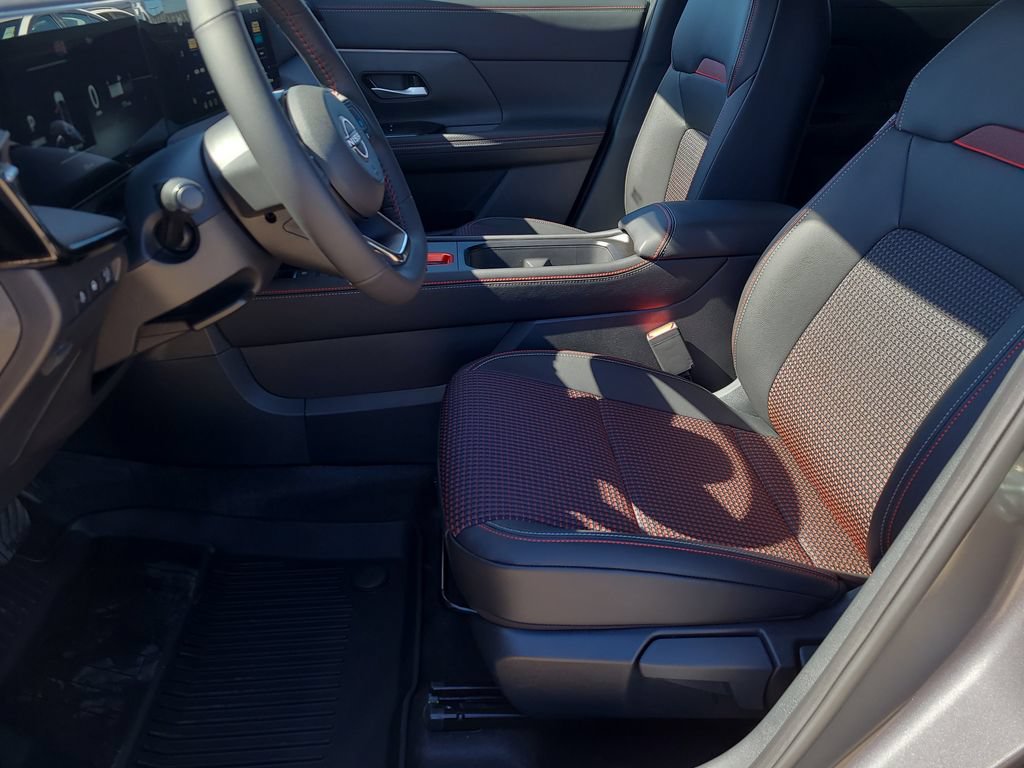 New 2026 Nissan Kicks SR w/ SR Premium Package FWD image 13
