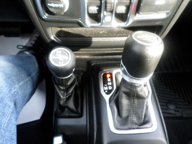 Used 2021 Jeep Gladiator Sport image 15