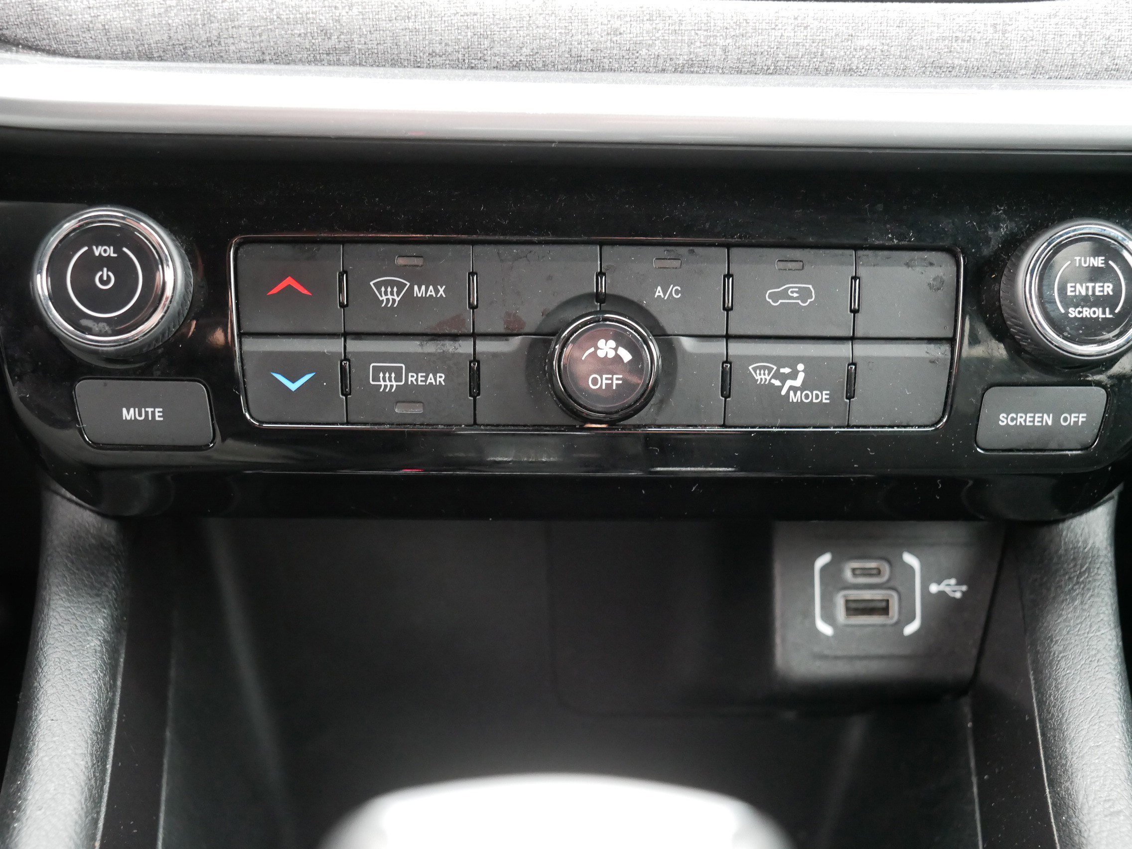 Certified 2024 Jeep Compass Latitude image 23