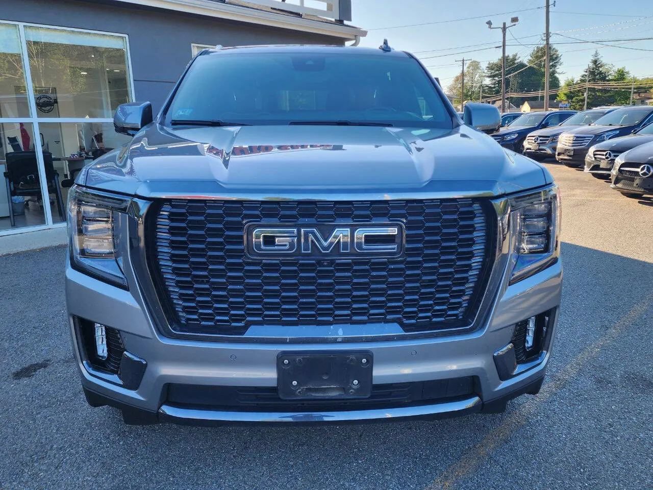 Used 2023 GMC Yukon Denali Ultimate AWD/4WD image 2