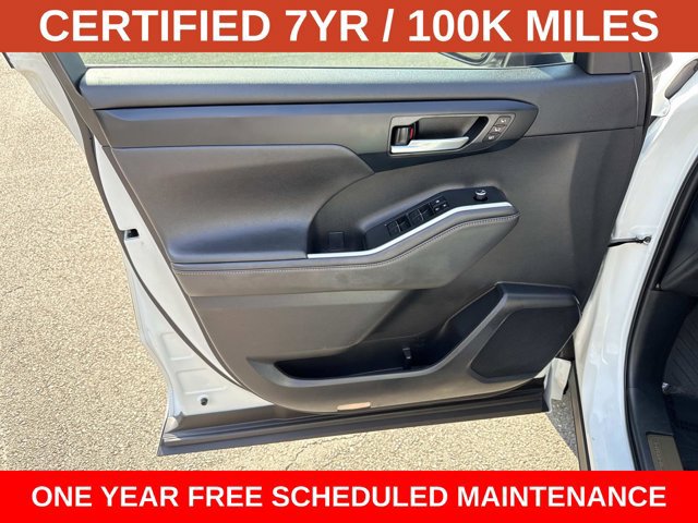 Used 2023 Toyota Highlander Bronze Edition FWD image 13