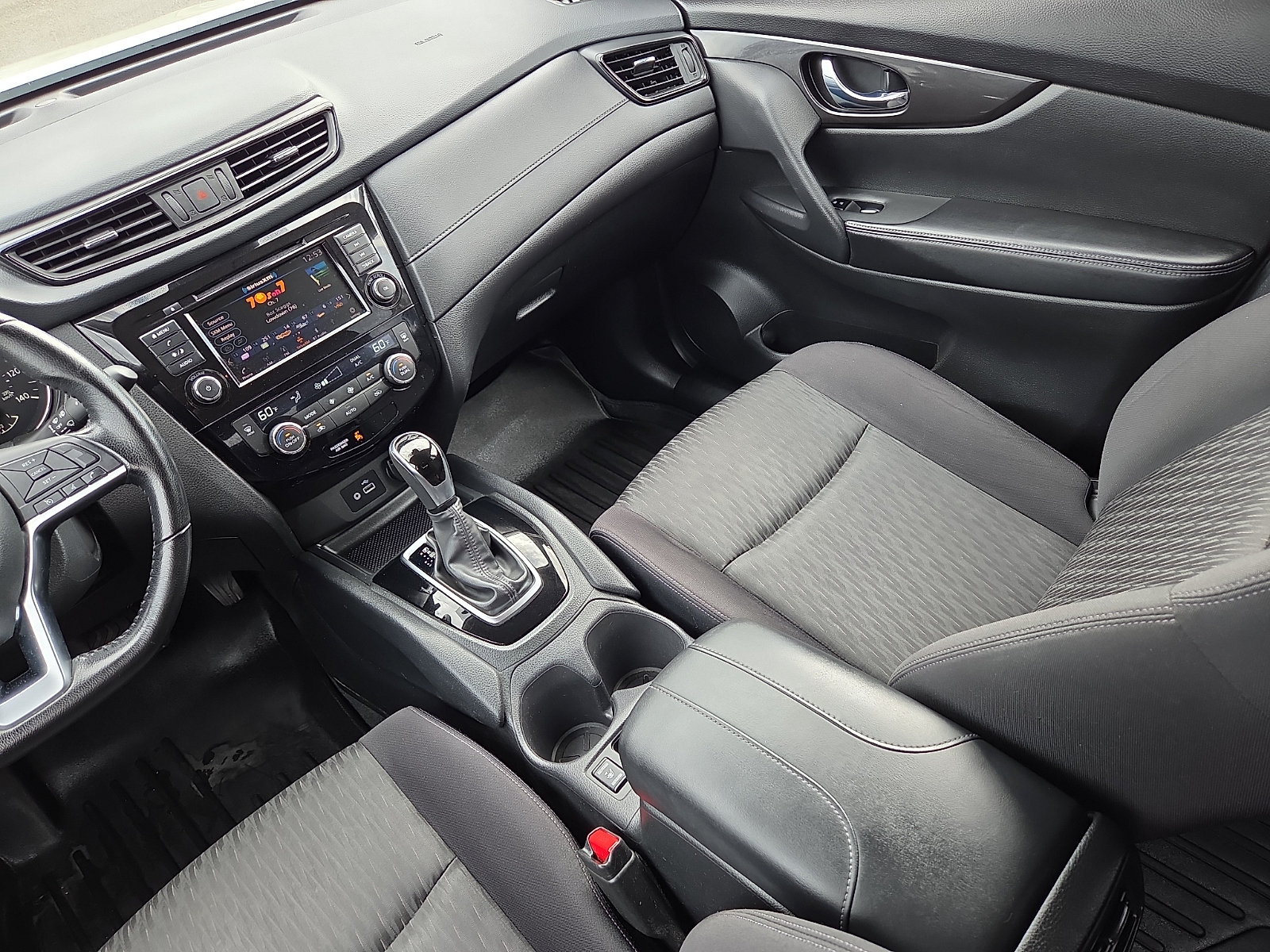 Used 2020 Nissan Rogue SV AWD/4WD image 12