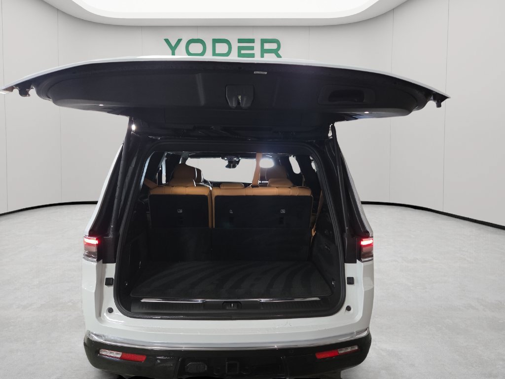 Used 2023 Jeep Grand Wagoneer Series III AWD/4WD image 41