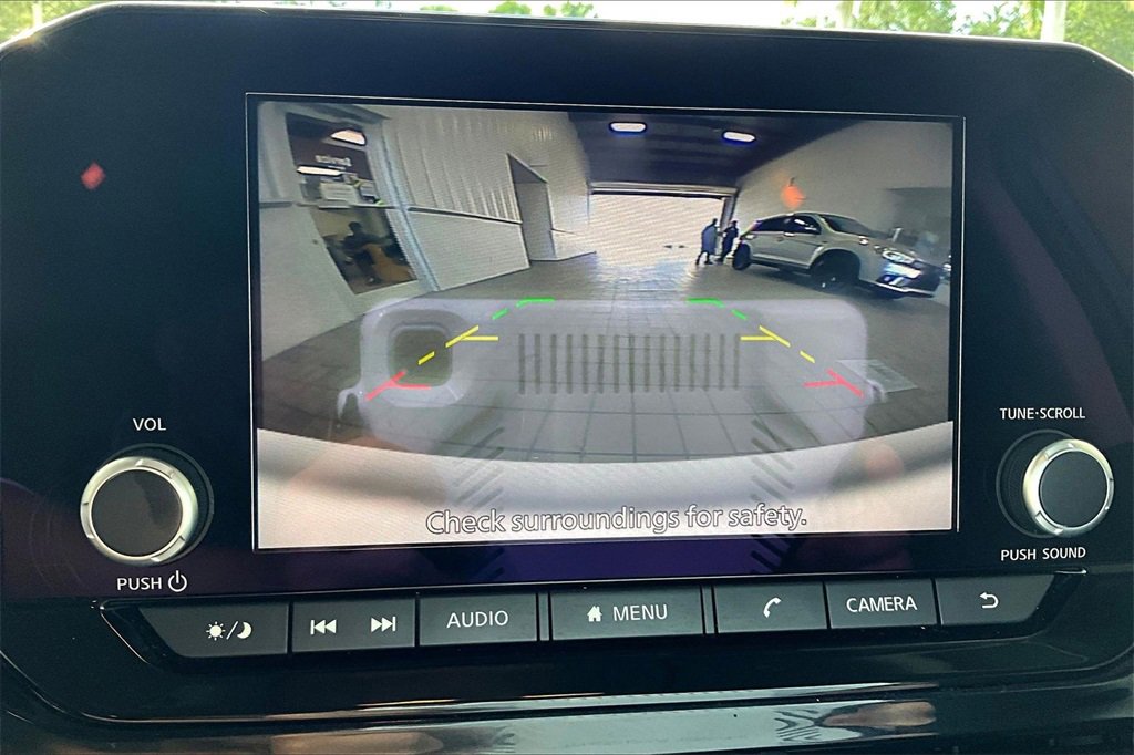 Used 2024 Nissan Pathfinder SV image 13